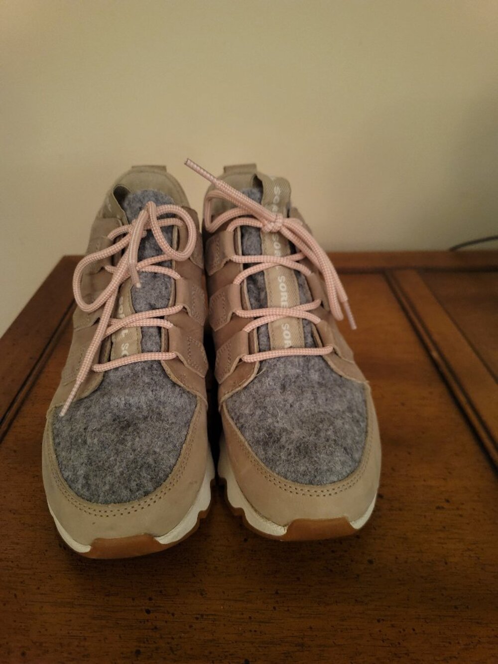 Sorel Kinetic Caribou waterproof sneakers size 6